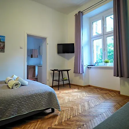 Second / Wislna 4 Apartment *